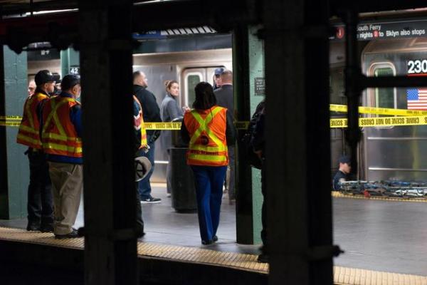 纽约女子疑似地铁逃票被夹头事件引关注 安全与规则如何平衡？